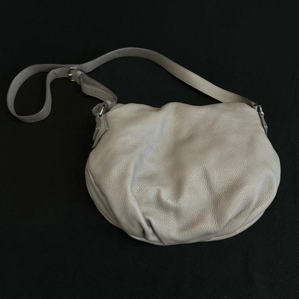 Marc Jacobs Grey Pebbled Leather Crossbody Bag Silver Logo Plaque Slouchy Hobo